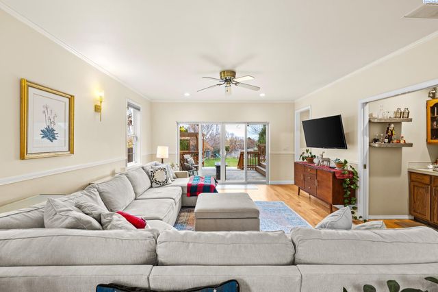 6102 W 20th Avenue, Kennewick, WA 99337