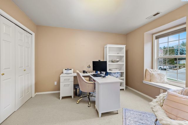 6102 W 20th Avenue, Kennewick, WA 99337