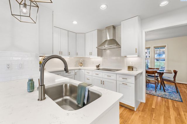 6102 W 20th Avenue, Kennewick, WA 99337