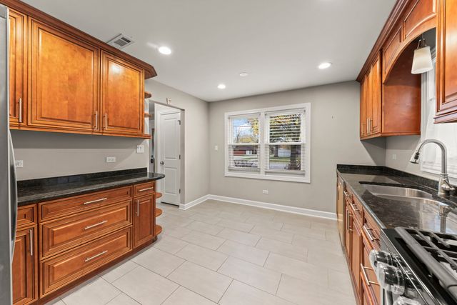 2852 Scott Street, Franklin Park, IL 60131