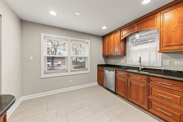 2852 Scott Street, Franklin Park, IL 60131