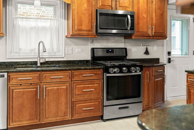 2852 Scott Street, Franklin Park, IL 60131