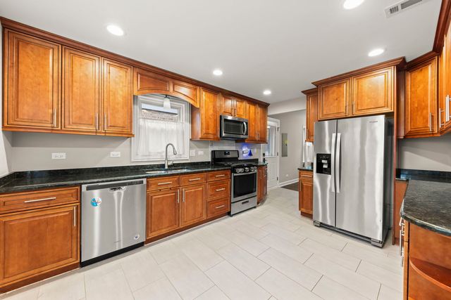 2852 Scott Street, Franklin Park, IL 60131