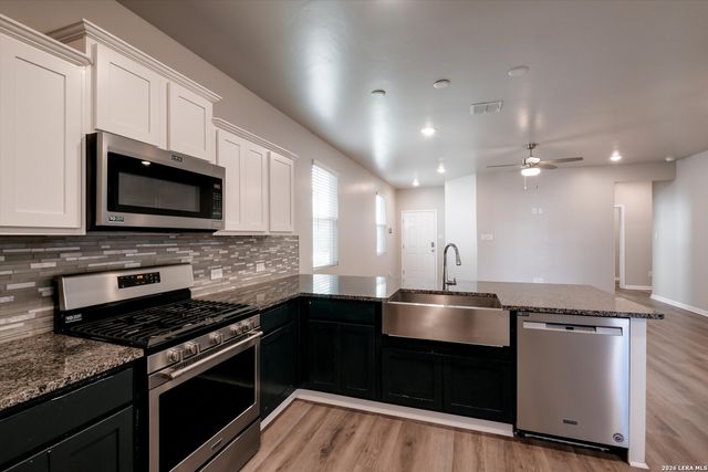 13015 Kathleen St, St Hedwig, TX 78152