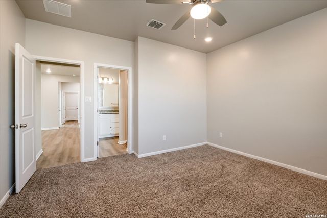 13015 Kathleen St, St Hedwig, TX 78152