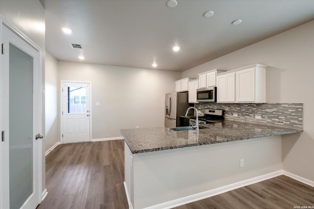 13015 Kathleen St, St Hedwig, TX 78152