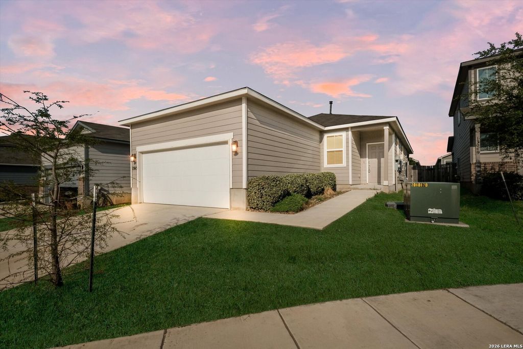 13015 Kathleen St, St Hedwig, TX 78152