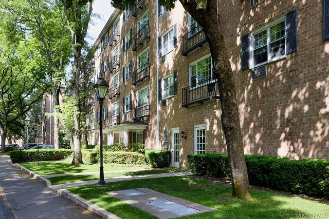 2 Consulate Drive 1J, Tuckahoe, NY 10707
