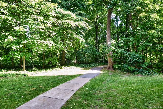 2 Consulate Drive 1J, Tuckahoe, NY 10707