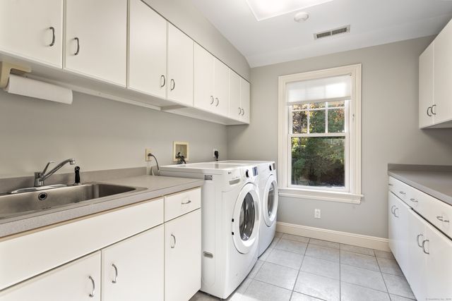 6 Winthrop Hills, Weston, CT 06883