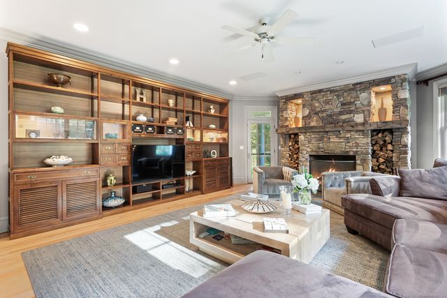 6 Winthrop Hills, Weston, CT 06883