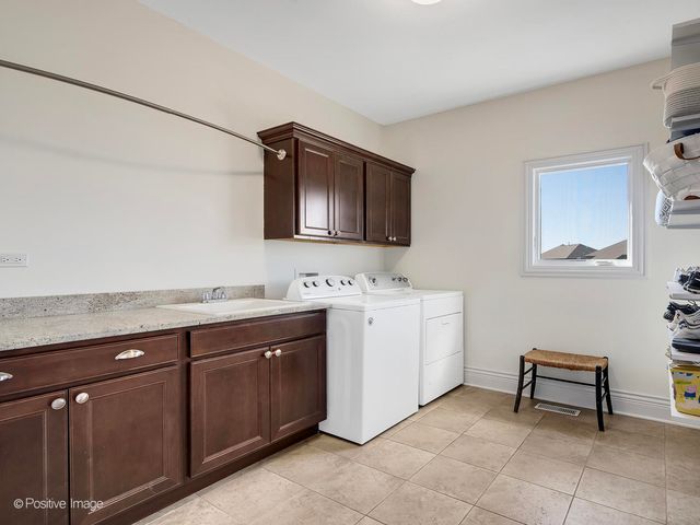 21580 Skyway Drive, Mokena, IL 60448