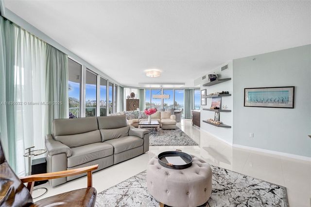 6051 N Ocean Dr 404, Hollywood, FL 33019