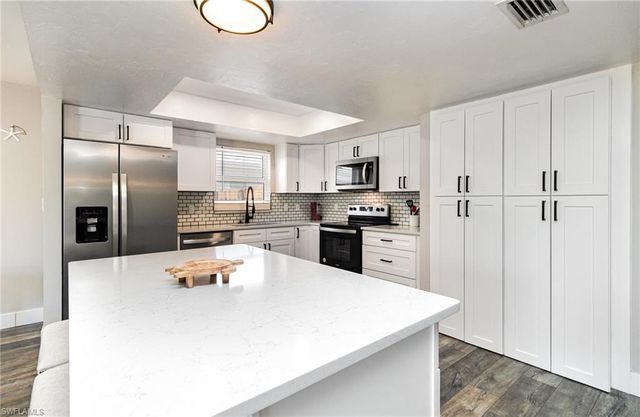 517 98th AVE N, Naples, FL 34108