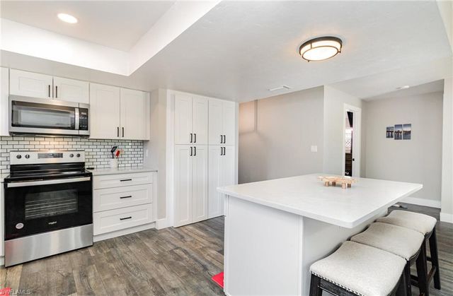 517 98th AVE N, Naples, FL 34108