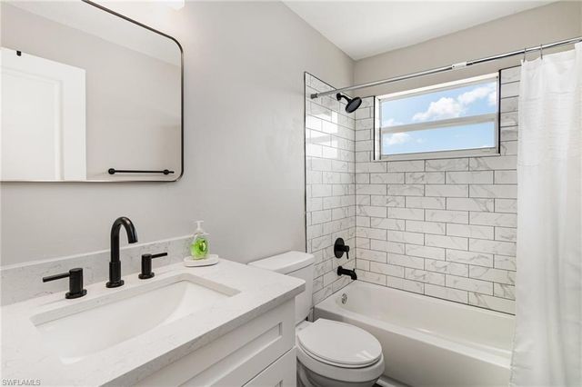 517 98th AVE N, Naples, FL 34108