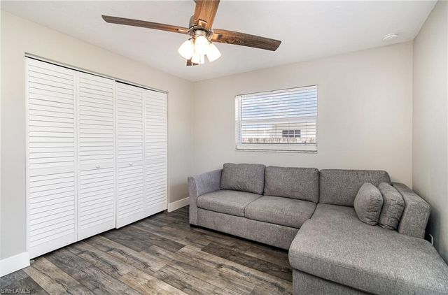 517 98th AVE N, Naples, FL 34108