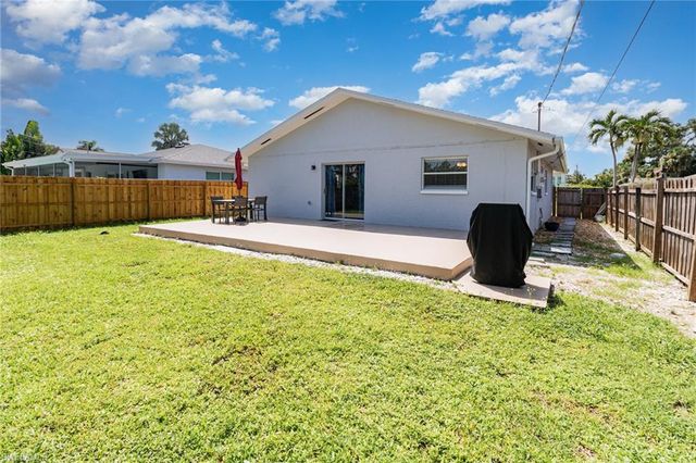 517 98th AVE N, Naples, FL 34108