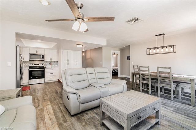 517 98th AVE N, Naples, FL 34108