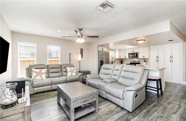 517 98th AVE N, Naples, FL 34108