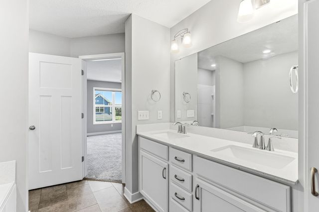 4225 Corn Silk Way, Woodbury, MN 55129