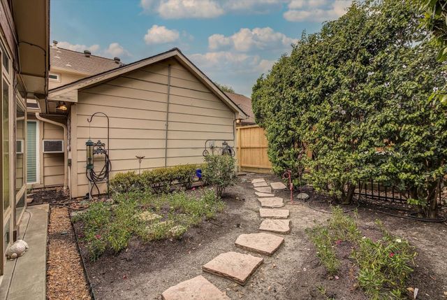 3002 Shadowdale Drive, Houston, TX 77043