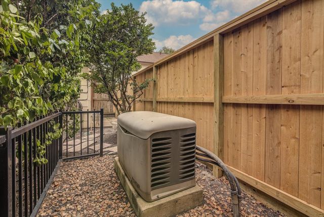 3002 Shadowdale Drive, Houston, TX 77043