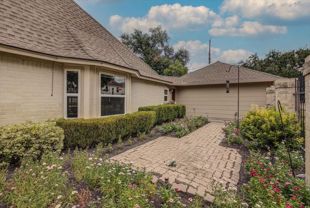 3002 Shadowdale Drive, Houston, TX 77043