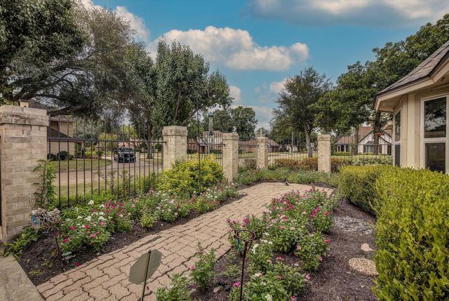 3002 Shadowdale Drive, Houston, TX 77043