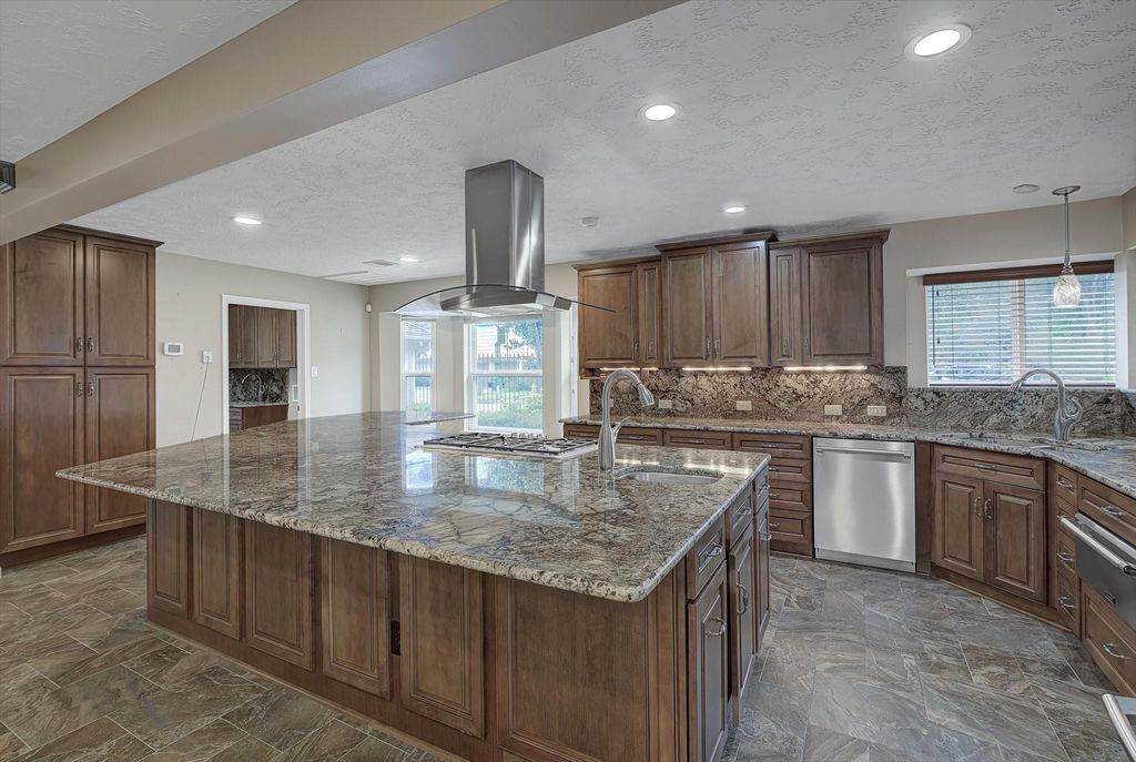 3002 Shadowdale Drive, Houston, TX 77043