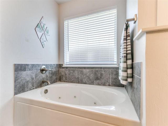 2316 Roca Drive, Edmond, OK 73012