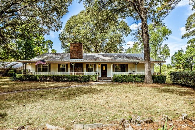 209 Raven Wood Street, Huntsville, TX 77320