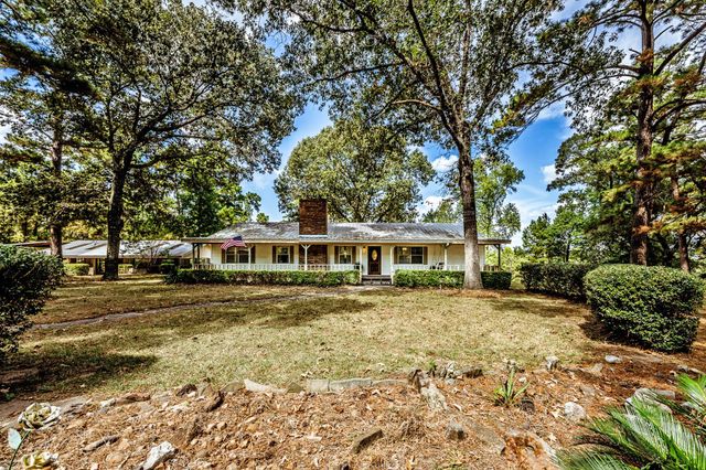 209 Raven Wood Street, Huntsville, TX 77320