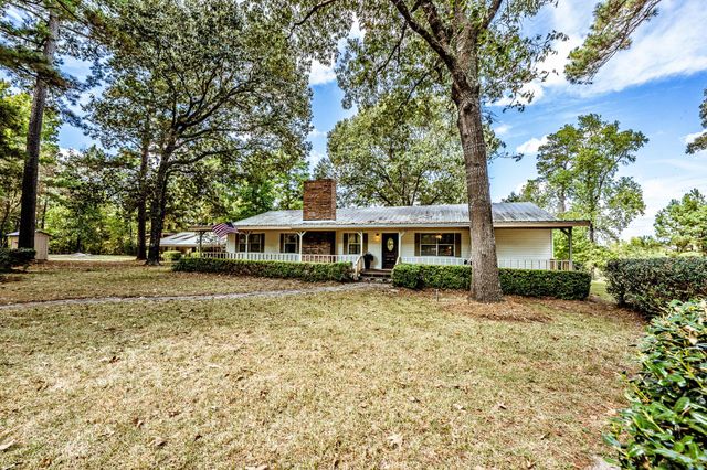 209 Raven Wood Street, Huntsville, TX 77320