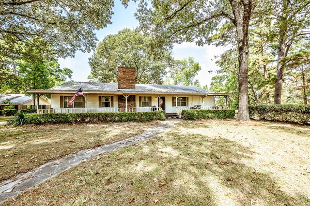 209 Raven Wood Street, Huntsville, TX 77320