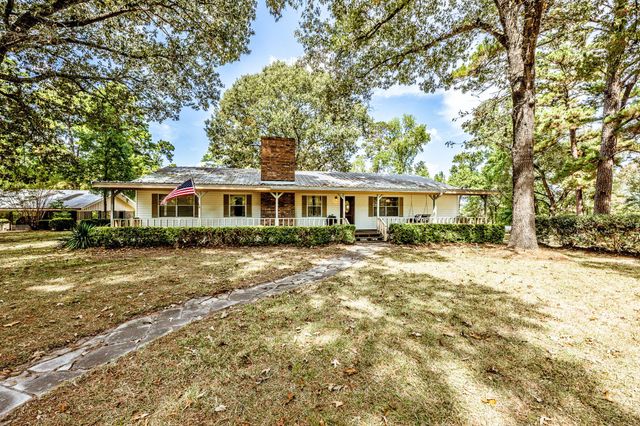 209 Raven Wood Street, Huntsville, TX 77320