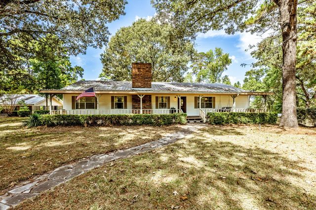 209 Raven Wood Street, Huntsville, TX 77320