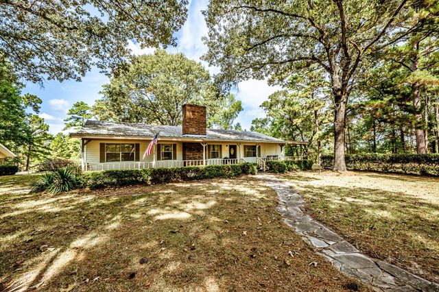 209 Raven Wood Street, Huntsville, TX 77320