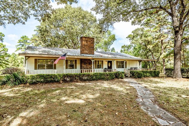 209 Raven Wood Street, Huntsville, TX 77320