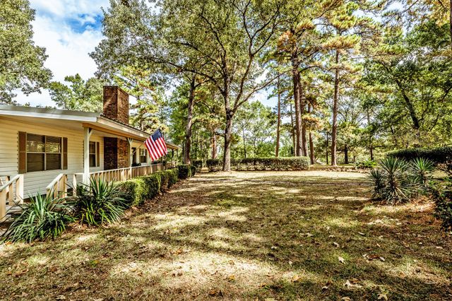 209 Raven Wood Street, Huntsville, TX 77320