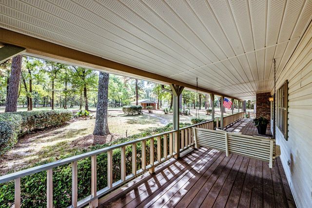 209 Raven Wood Street, Huntsville, TX 77320