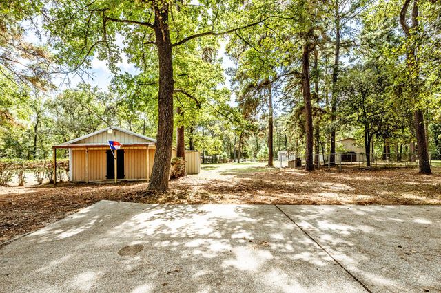 209 Raven Wood Street, Huntsville, TX 77320