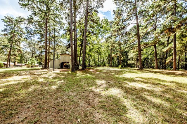 209 Raven Wood Street, Huntsville, TX 77320