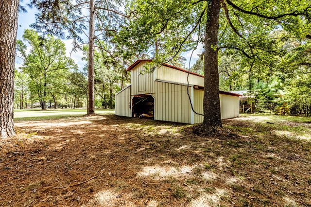 209 Raven Wood Street, Huntsville, TX 77320