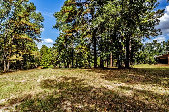 209 Raven Wood Street, Huntsville, TX 77320