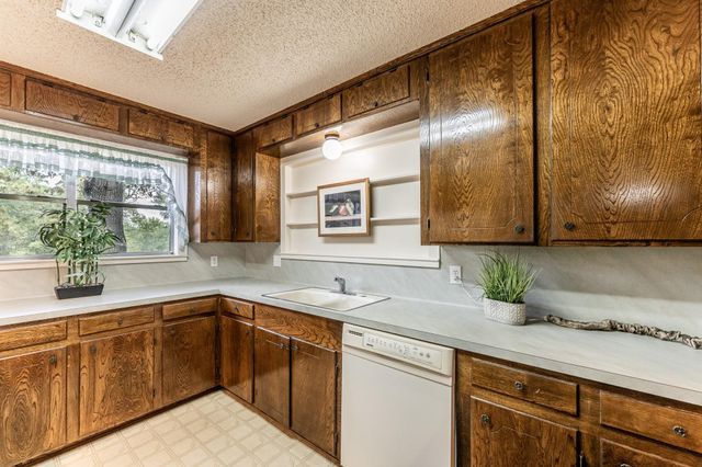 209 Raven Wood Street, Huntsville, TX 77320