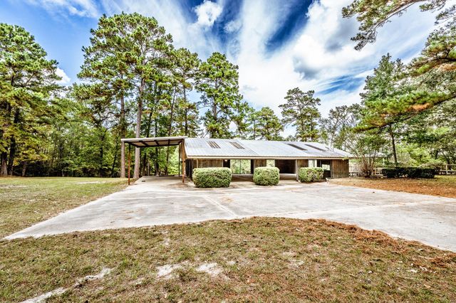 209 Raven Wood Street, Huntsville, TX 77320