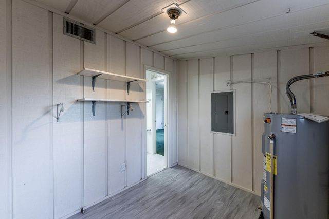 209 Raven Wood Street, Huntsville, TX 77320