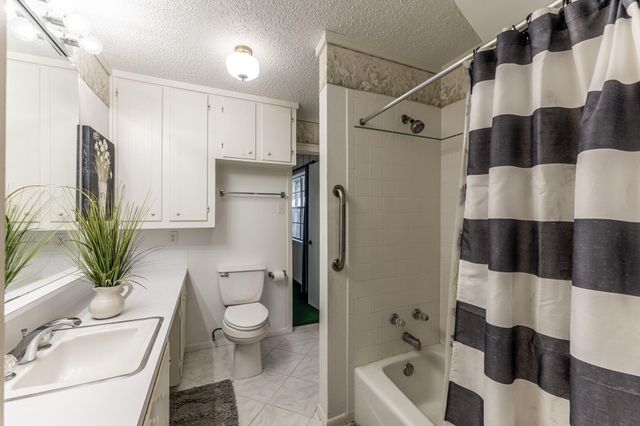 209 Raven Wood Street, Huntsville, TX 77320