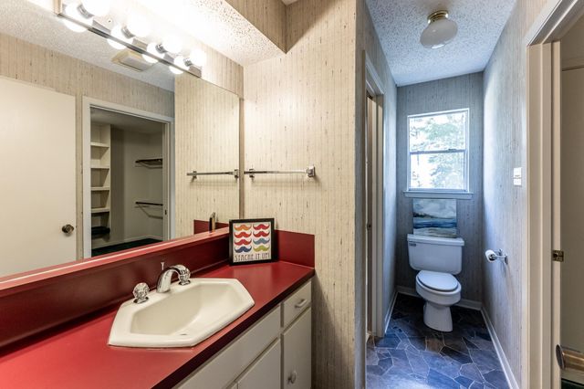 209 Raven Wood Street, Huntsville, TX 77320